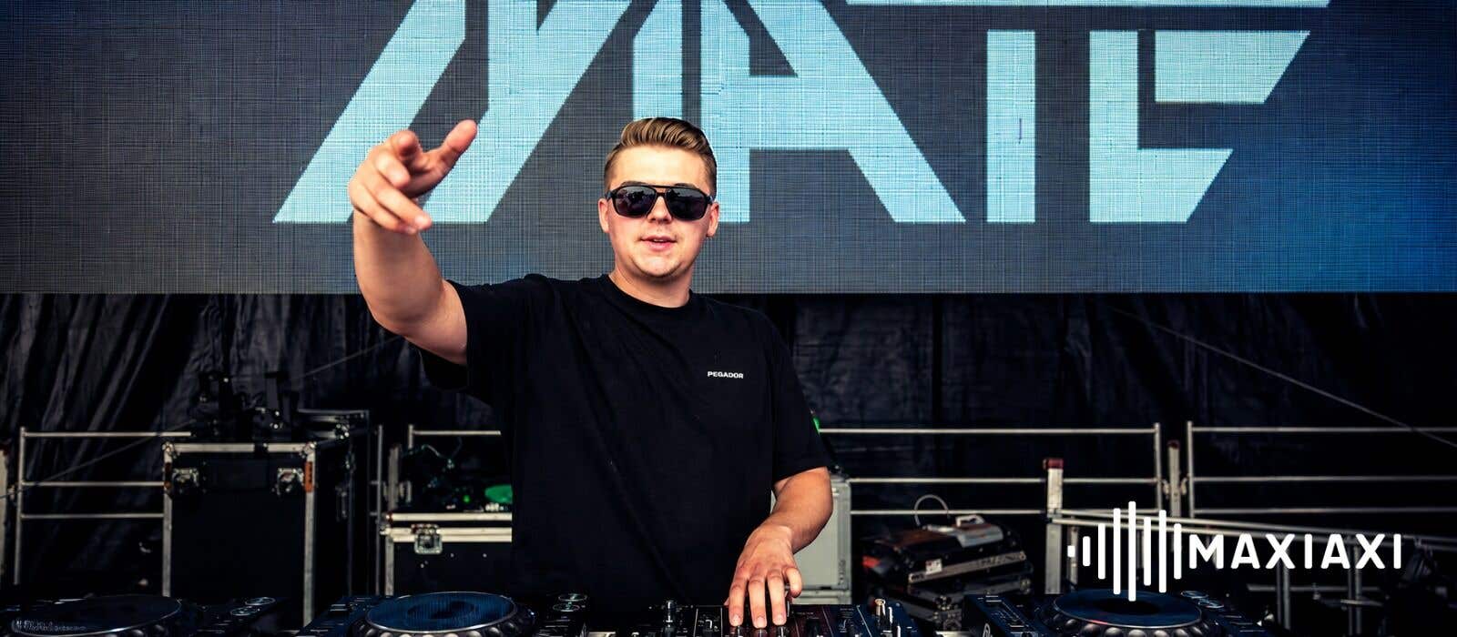 DJ MATÉ, van feestzalen tot internationale podia: ‘Ik volg mijn droom’