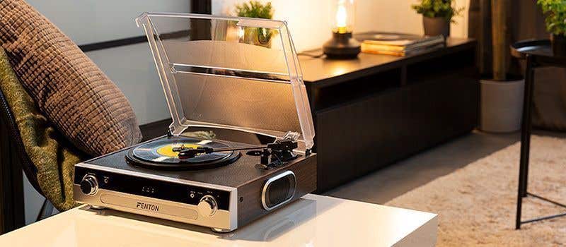 De Fenton vinyl platenspeler met Bluetooth in zilver met hout design. 