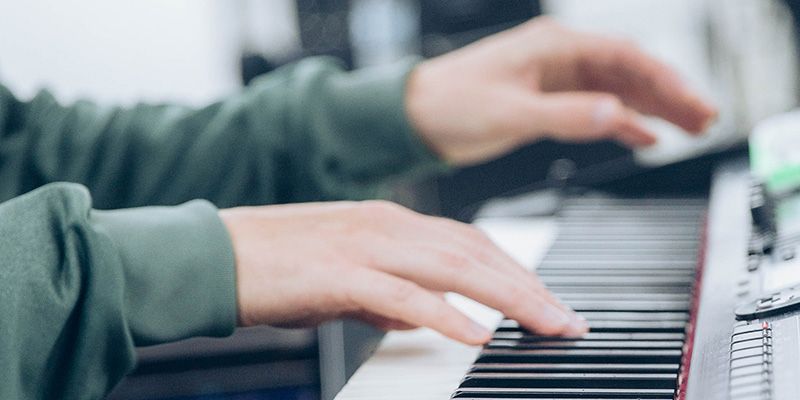 Aanvankelijk Harmonie huiswerk maken Wil jij graag keyboard leren spelen? Wij helpen je op weg en geven tips.