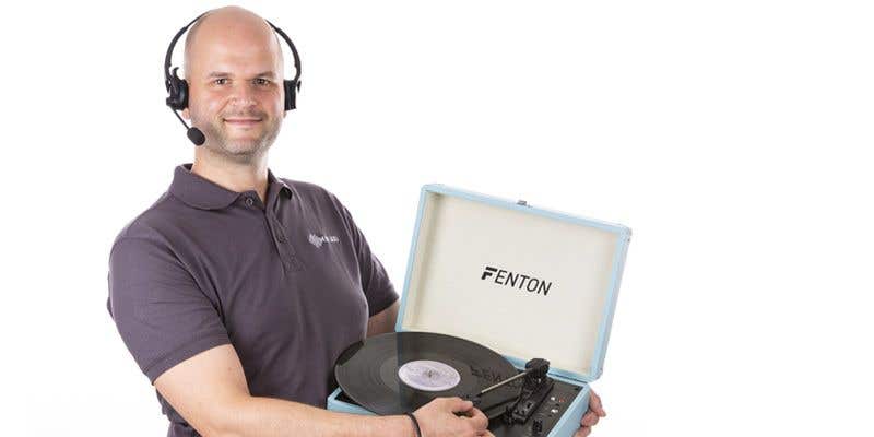 Fenton platen speler in de handen van onze medewerker Rob.