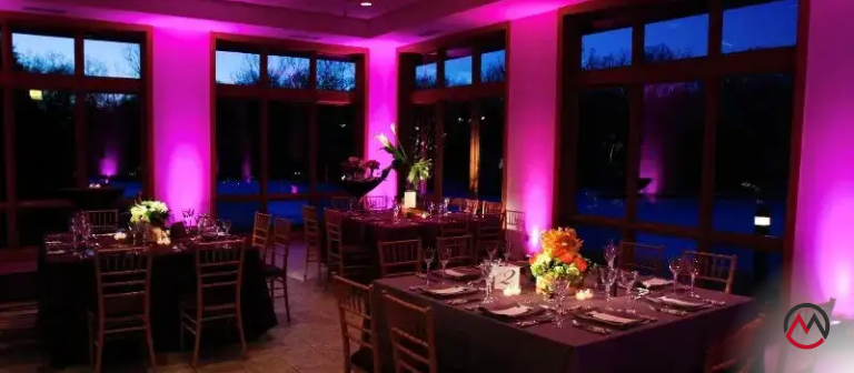 Crea un ambiente festivo en un instante con uplights