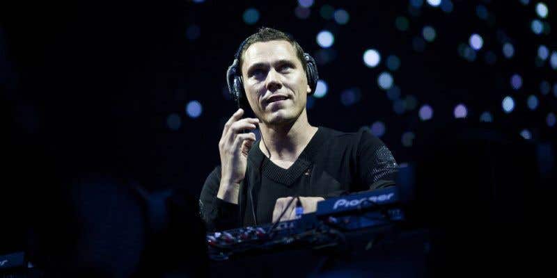 Een van de bekendste DJ’s ter wereld, DJ Tiesto, zet geweldig optreden neer.