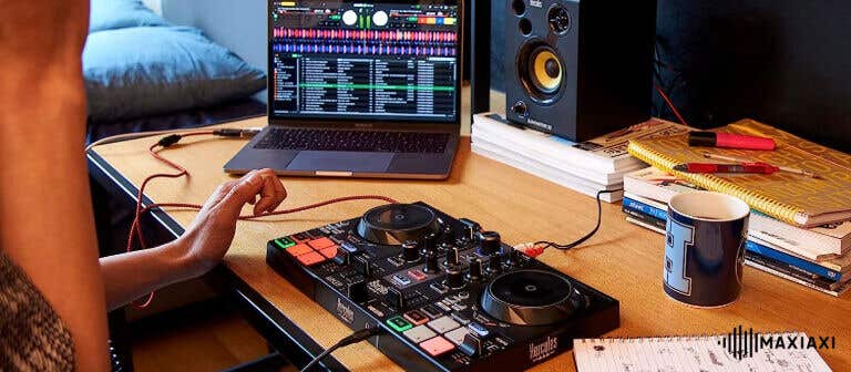 Een uitstekende DJ set voor beginners. Ideaal voor startende DJ's in je woonkamer, slaapkamer of studio.