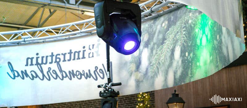 De ronde truss is een belangrijk onderdeel in de Kerst lichtshow van Intratuin Deventer 