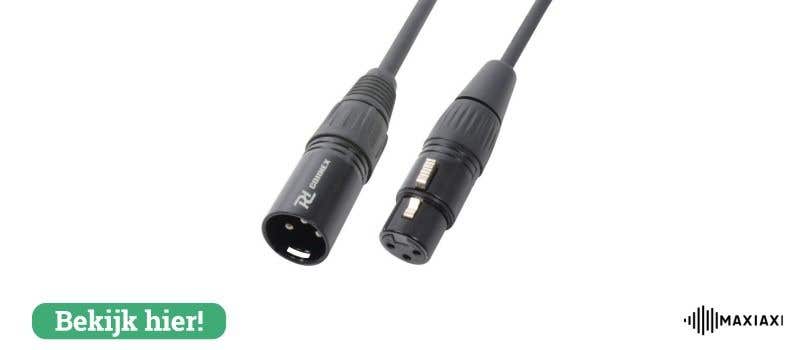 Een XLR kabel heeft een 3-pins connector en biedt een weerstand van 75 Ohm.