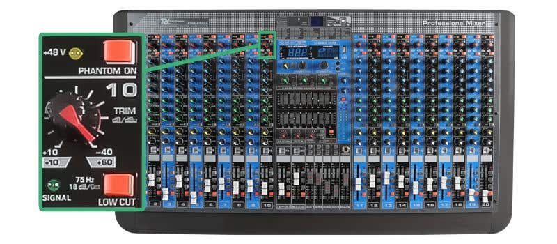 De fantoomvoeding, draaiknop voor gain/trim en low cut-knop op een audio mixer.