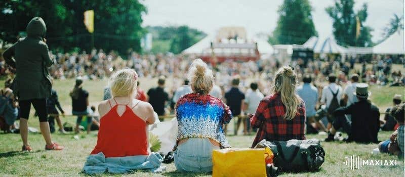 Bevrijdingsdag Enschede heeft genoeg ruimte om ook nog eens rusten te kunnen chillen op het gras
