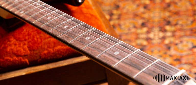 Close-up van een gitaar hals