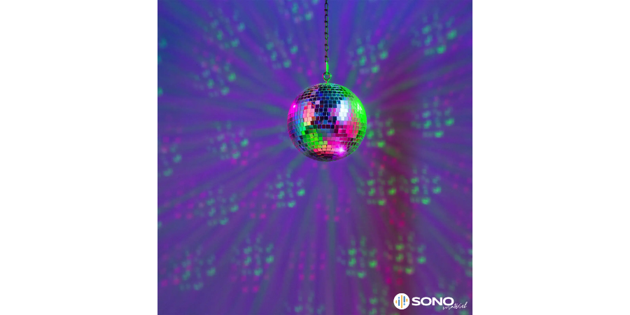 Boule à facettes sur un fond violet