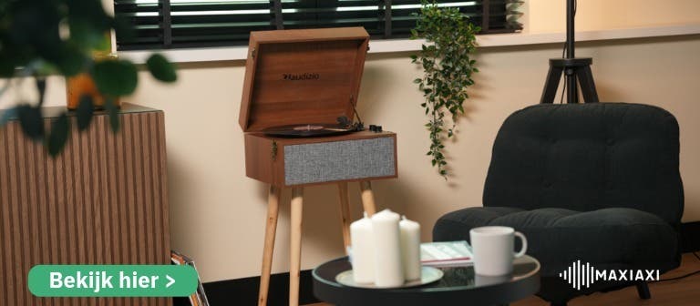 Audizio Fremont platenspeler op poten in een huiskamer