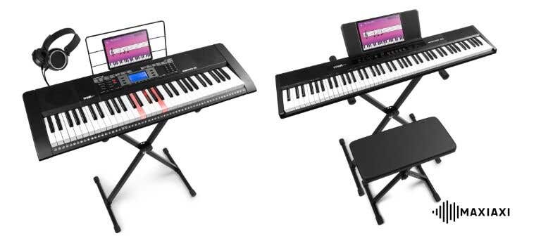 Twee digitale keyboards met standaard, hoofdtelefoon en tablet — complete keyboardsets voor beginners en gevorderden