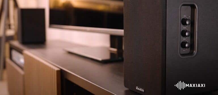 Audizio KS01 HiFi speaker set naast een TV
