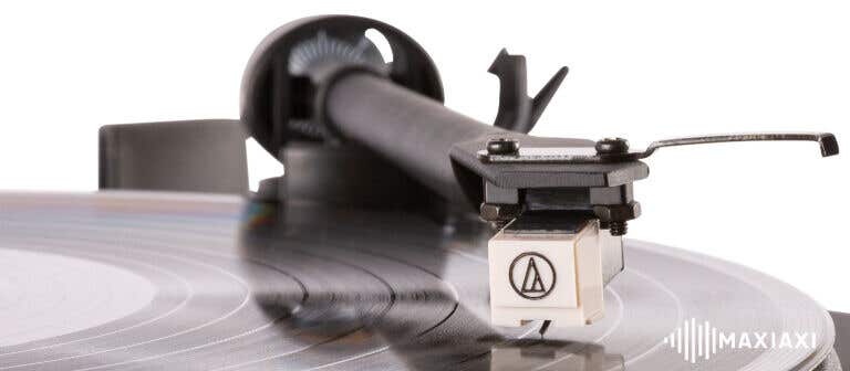 Platenspeler waarbij is ingezoomd op de Audio Technica naald