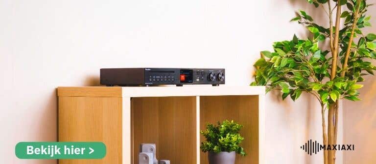 Audizio Brescia DAB tuner op een lage kast
