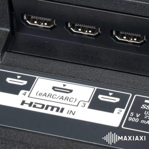 Close up van HDMI ingangen op een TV