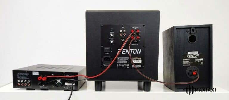 Verkabelung eines Subwoofers über High Level Input zwischen Verstärker und Lautsprecher.